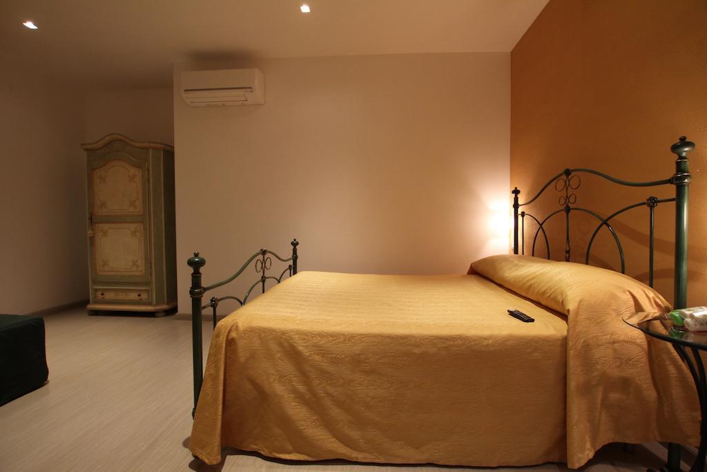 La Suite Del Faro Scalea Room photo