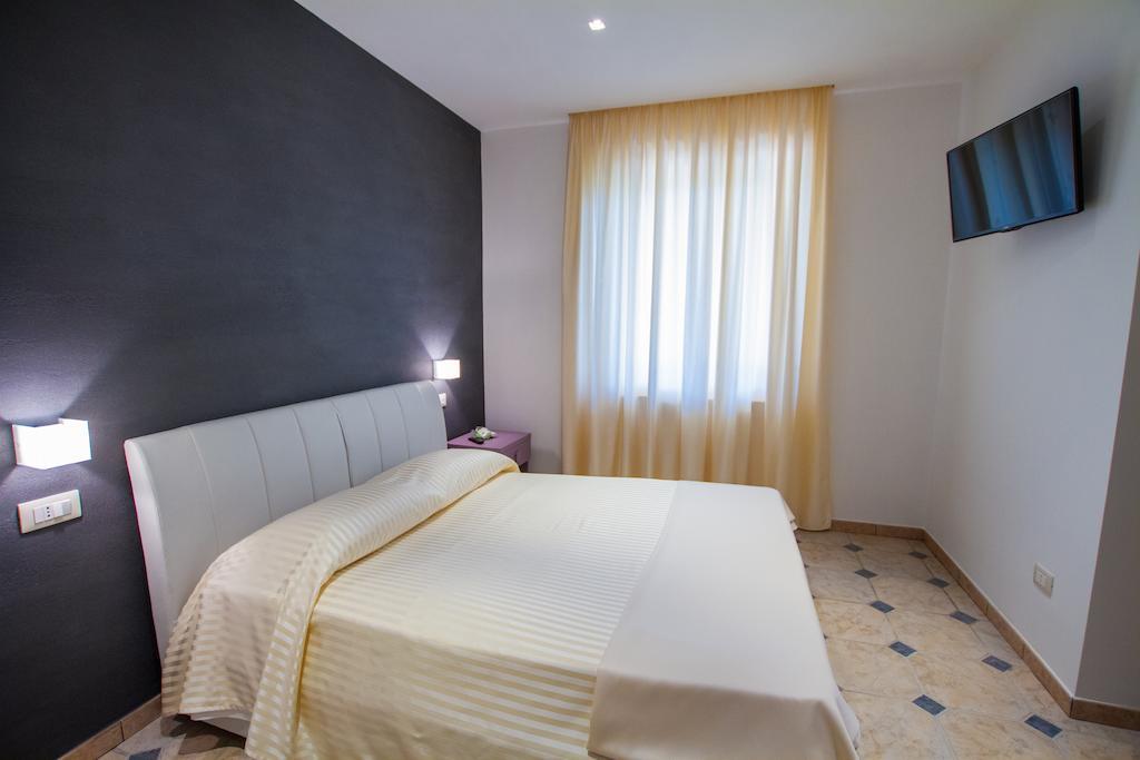 La Suite Del Faro Scalea Room photo
