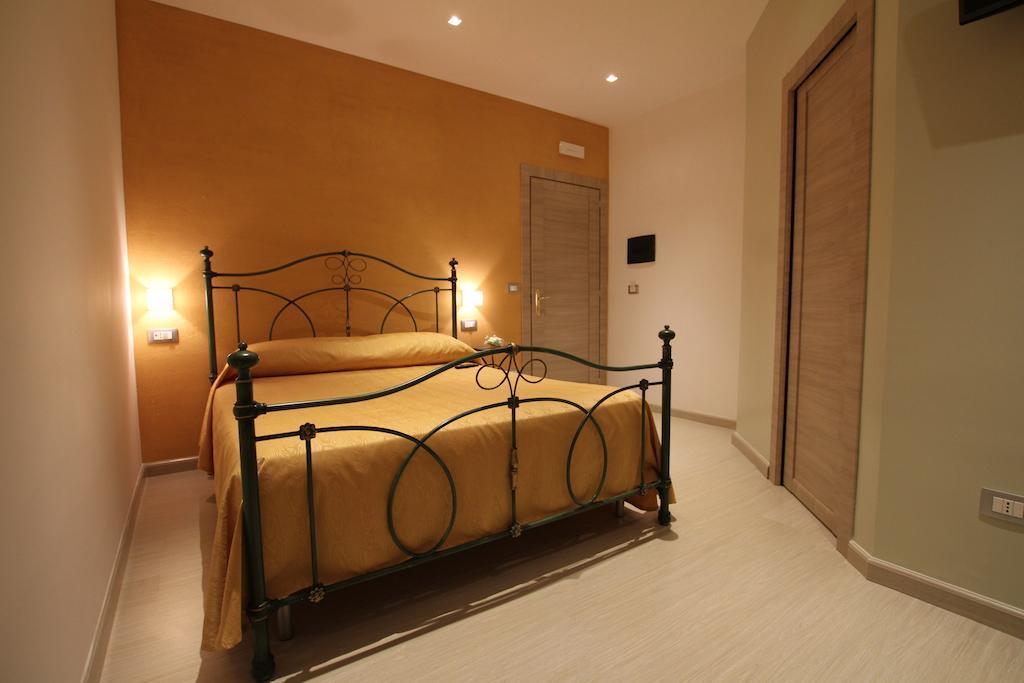 La Suite Del Faro Scalea Room photo