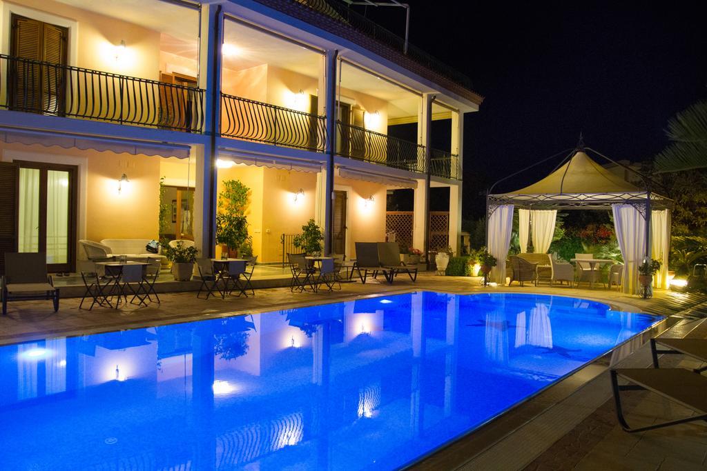 La Suite Del Faro Scalea Exterior photo