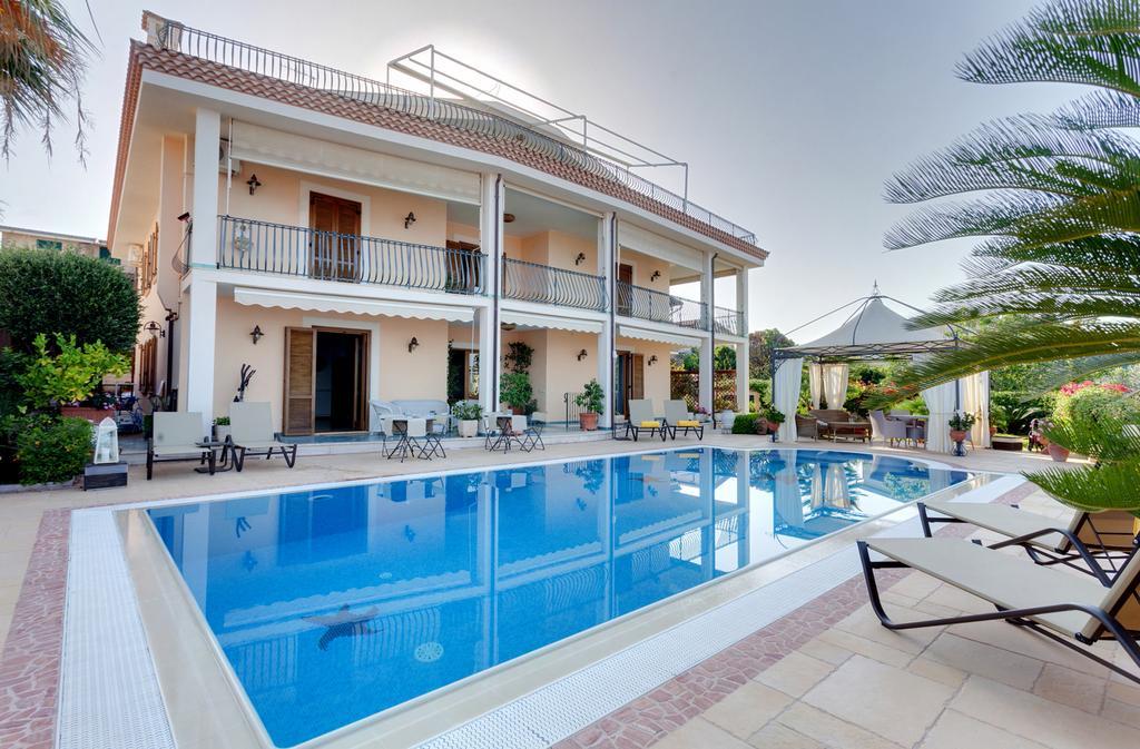 La Suite Del Faro Scalea Exterior photo
